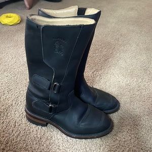 black vibram boots